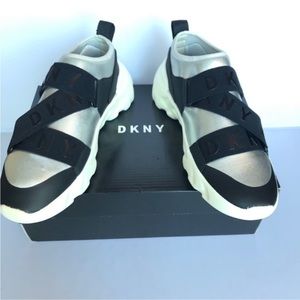 DKNY women’s sports sneaker